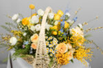 Aranjament-floral-Coșuleț-Martie-Galben-floraria barlad dada flowers