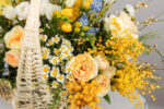 Aranjament-floral-Coșuleț-Martie-Galben-floraria barlad dada flowers